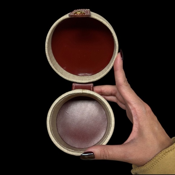 Vintage Hermès Round Jewelry / Watch / Accessory Box | Fabric & Leather - Picture 9 of 12